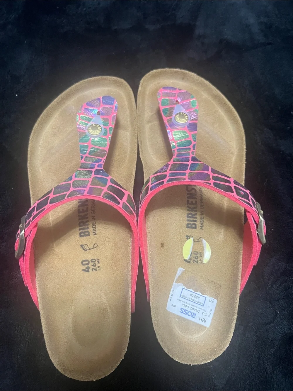 Birkenstock Women’s Gizeh Sandals in Bright Pink Croc Print